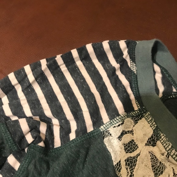 Lace & stripe dark heather green tee - Picture 7 of 7